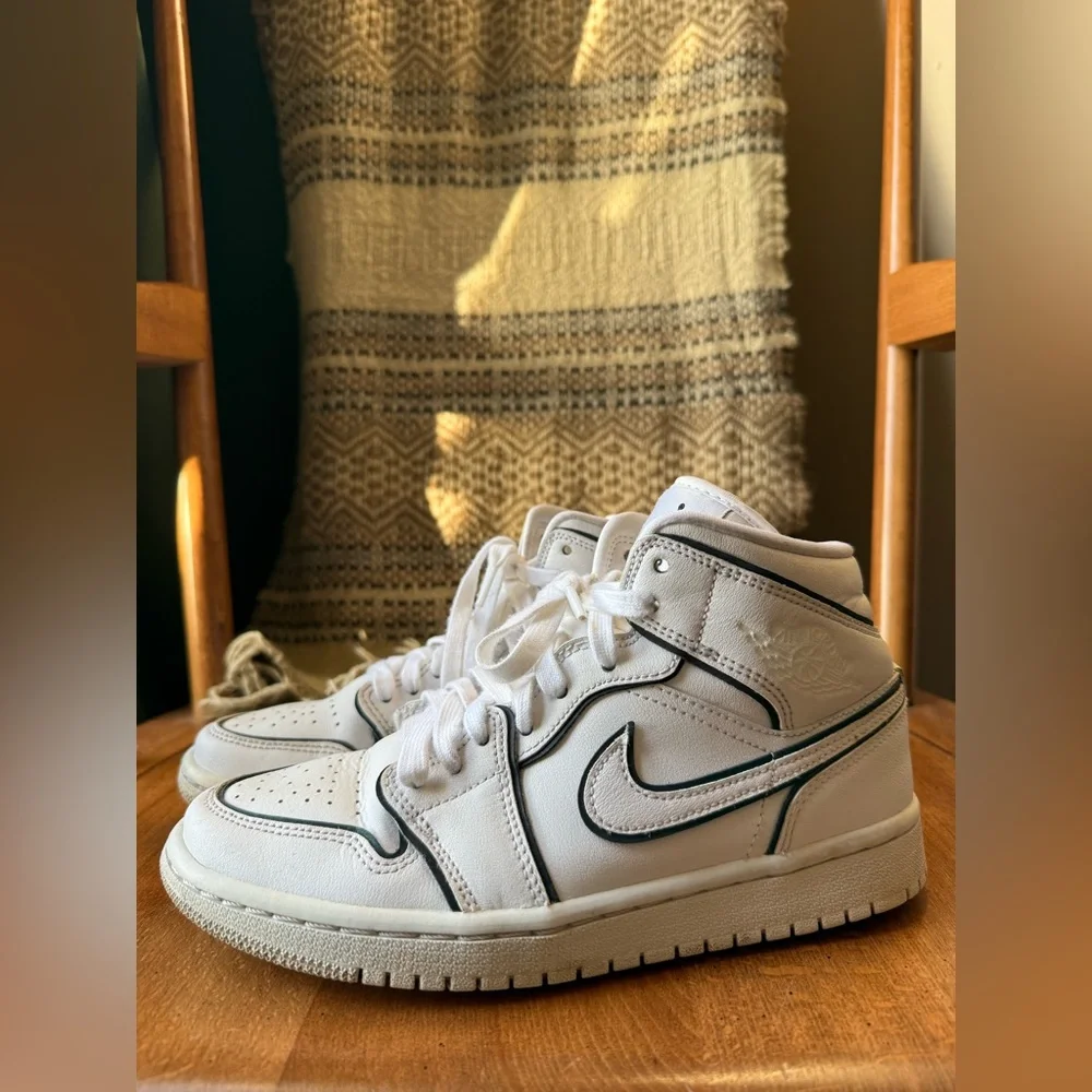 Nike Air Jordan Hightop Sneaker - Picture 4 of 6